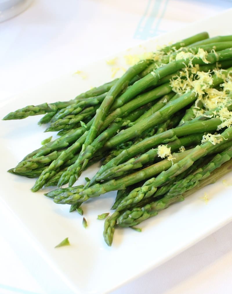 lemony steamed asparagus
